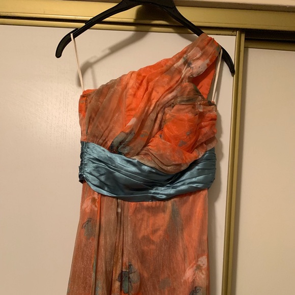 Light weight summer evening Gown - Picture 3 of 5